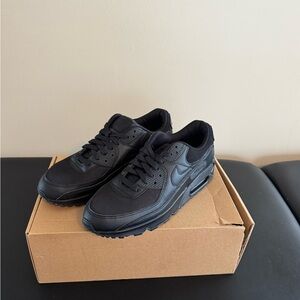 NWB Nike Women’s Air Max 90